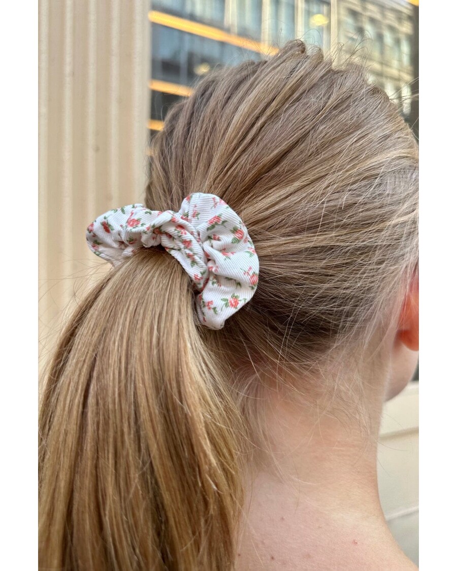 Brandy Melville Floral Scrunchie