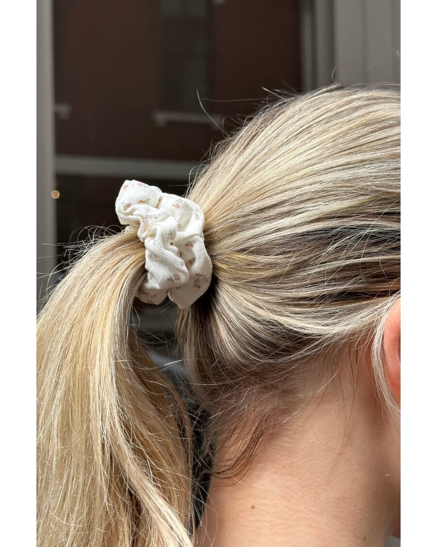 Brandy Melville Floral Scrunchie