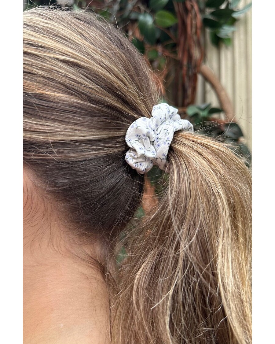 Brandy Melville Floral Scrunchie