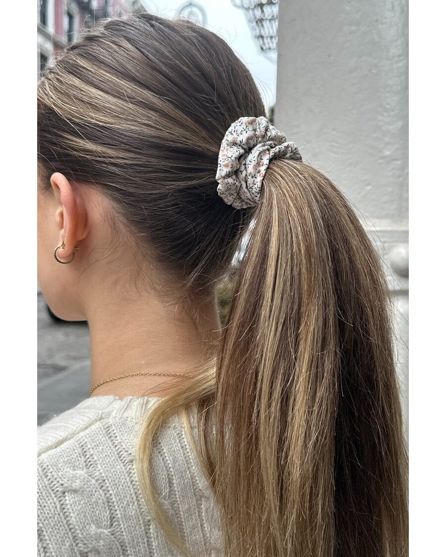 Brandy Melville Peach Florals Scrunchie