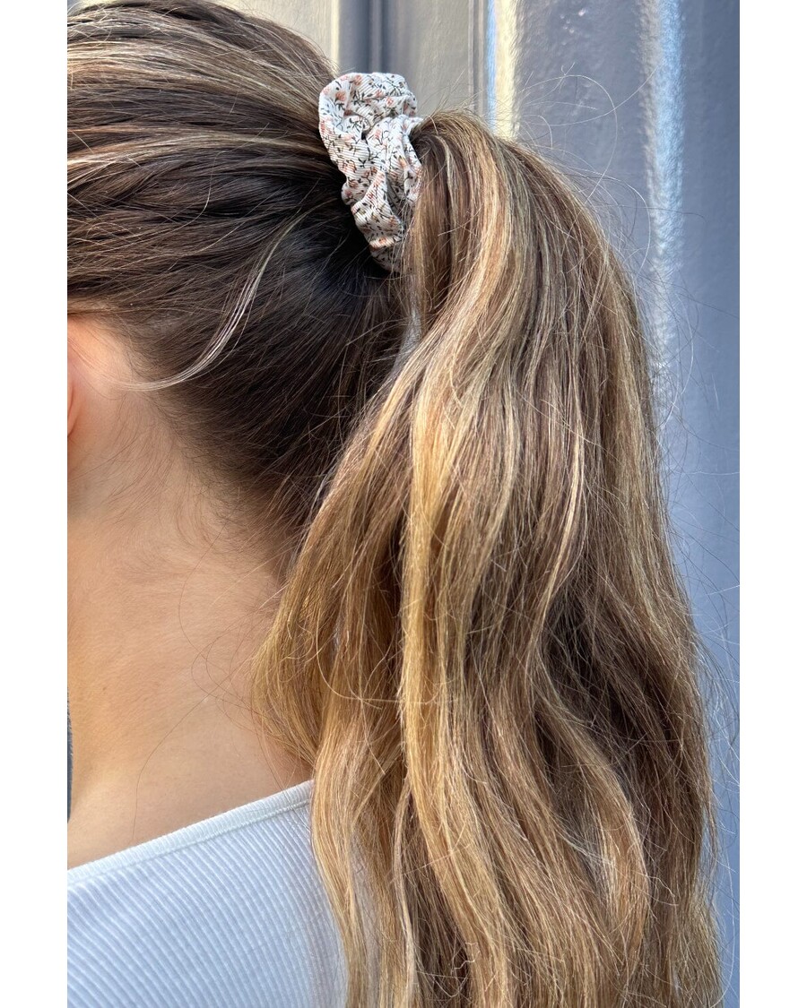 Brandy Melville Floral Scrunchie