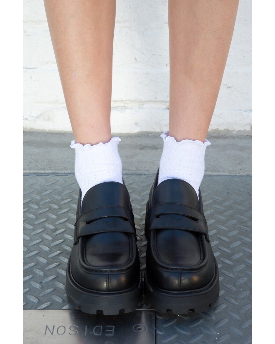 Brandy Melville Ruffle Ribbed Socks