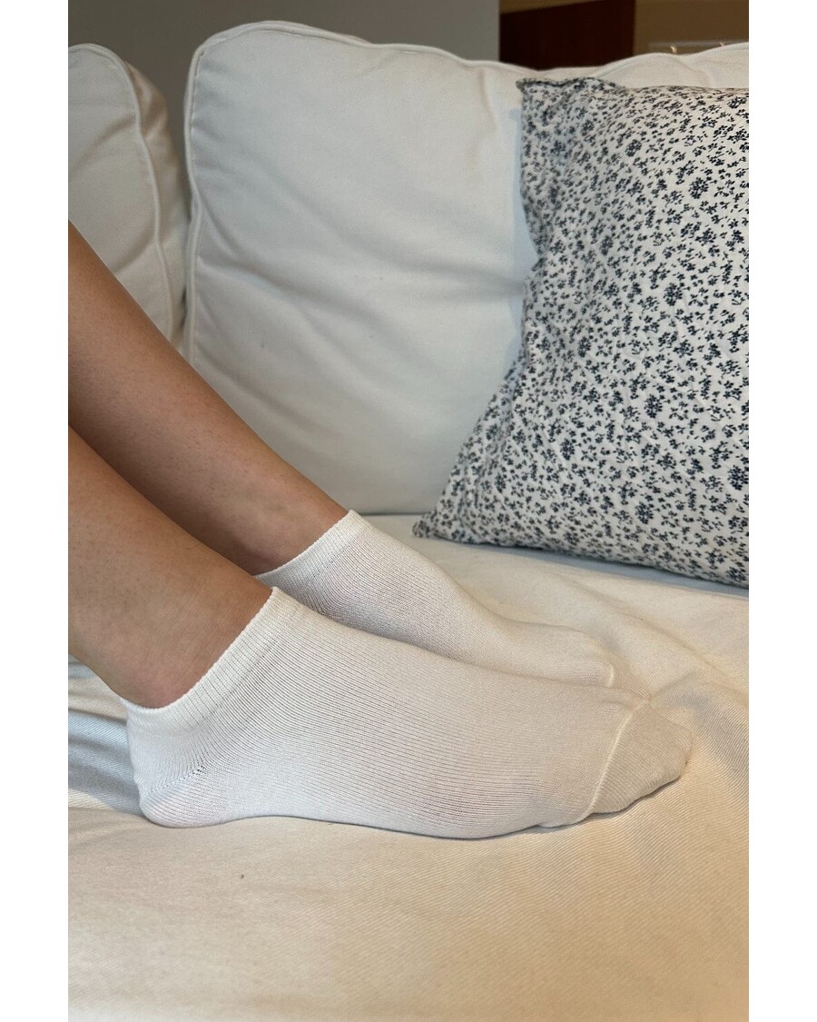 Brandy Melville Basic Ankle Socks