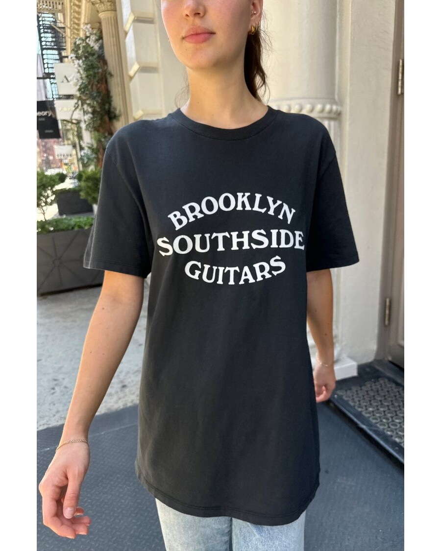 Brandy Melville Camiseta De Guitarras Del Lado Sur De Brooklyn